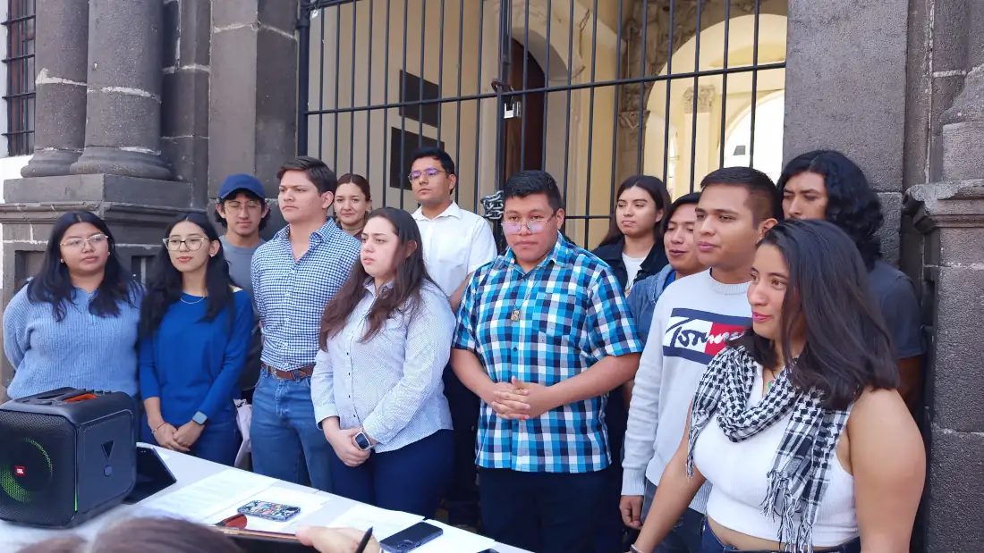 “Queremos al usurpador fuera”: estudiantes de la USAC denuncian intento de fraude electoral