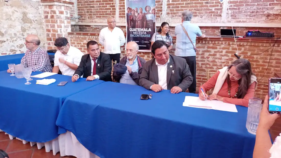 Presentan el pacto democrático por Guatemala, unidad nacional para la democracia y la transformación del país
