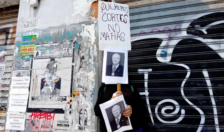 Pese al rechazo del pueblo, Congreso reelige a Roberto Molina Barreto y las mafias serán beneficiadas