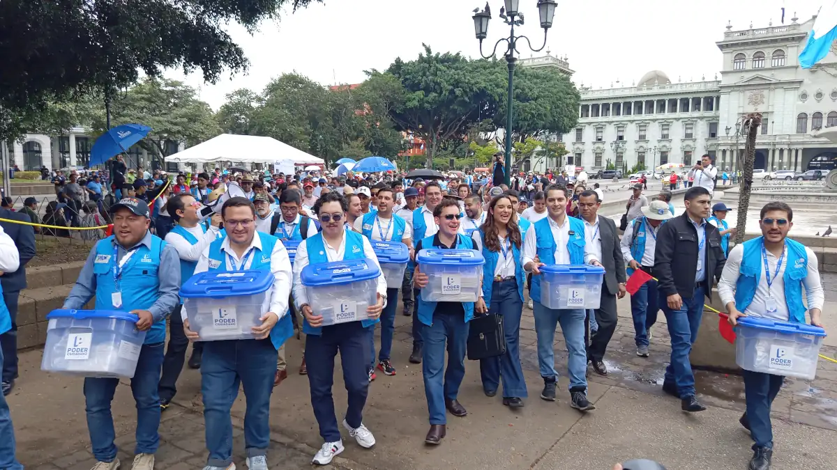 Poder Ciudadano entrega al Congreso más de 16 mil firmas para una reforma constitucional en el sector justicia