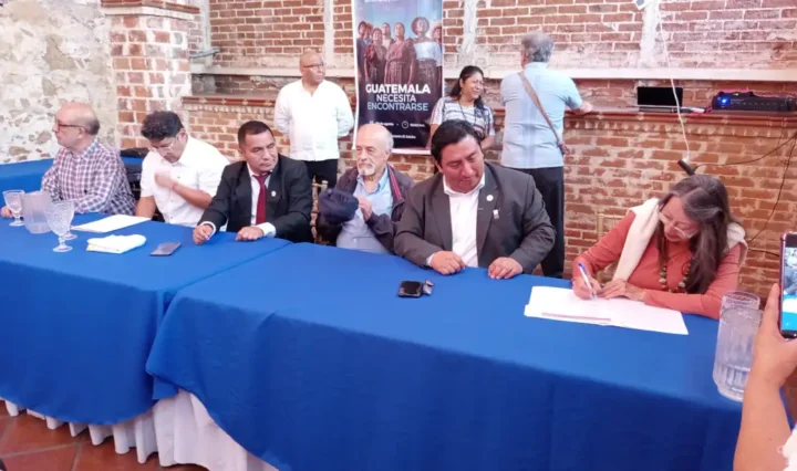 Presentan el Frente Amplio por la Democracia, un pacto de unidad y transformación en Guatemala